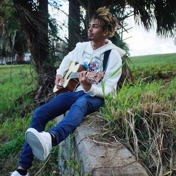 Meet your Posher, Ta'ziyah - Picture 1 of 1